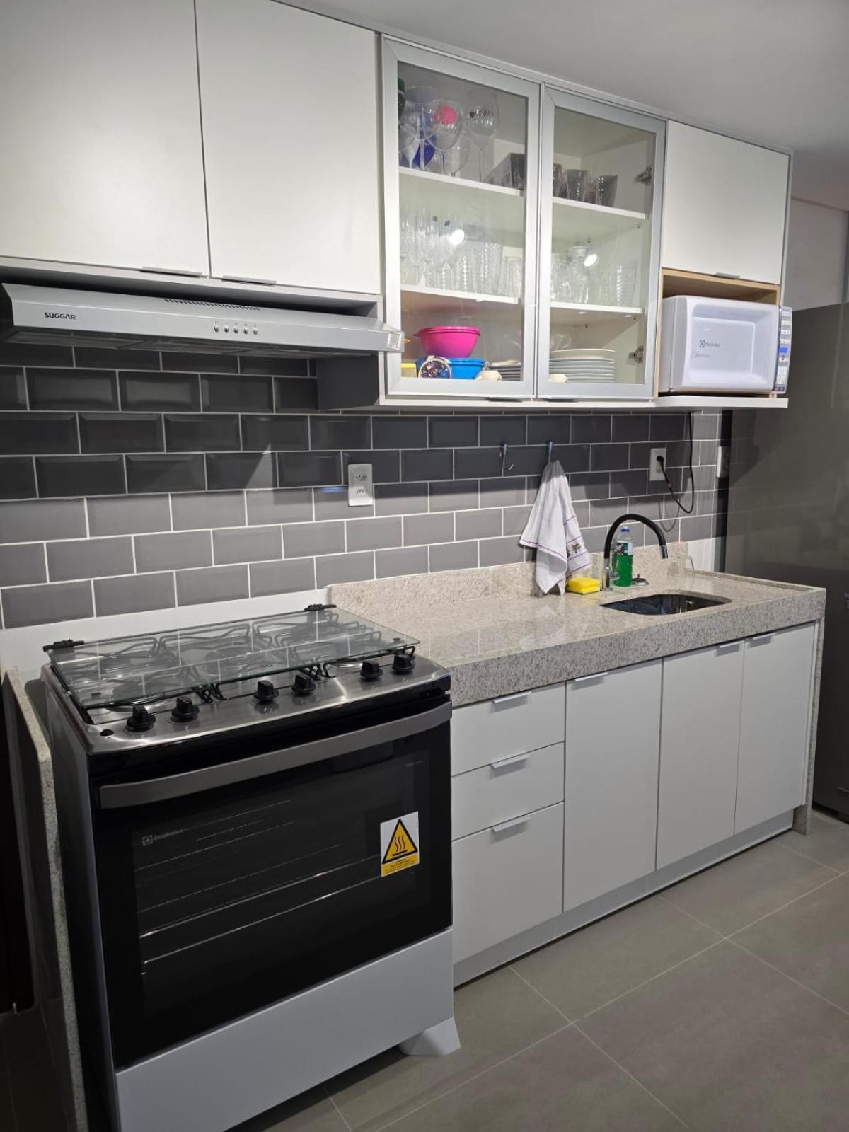 Apartment Charme, Espaco E Conforto Em Carneiros Em Flat De 3 Quartos - 84m2 *